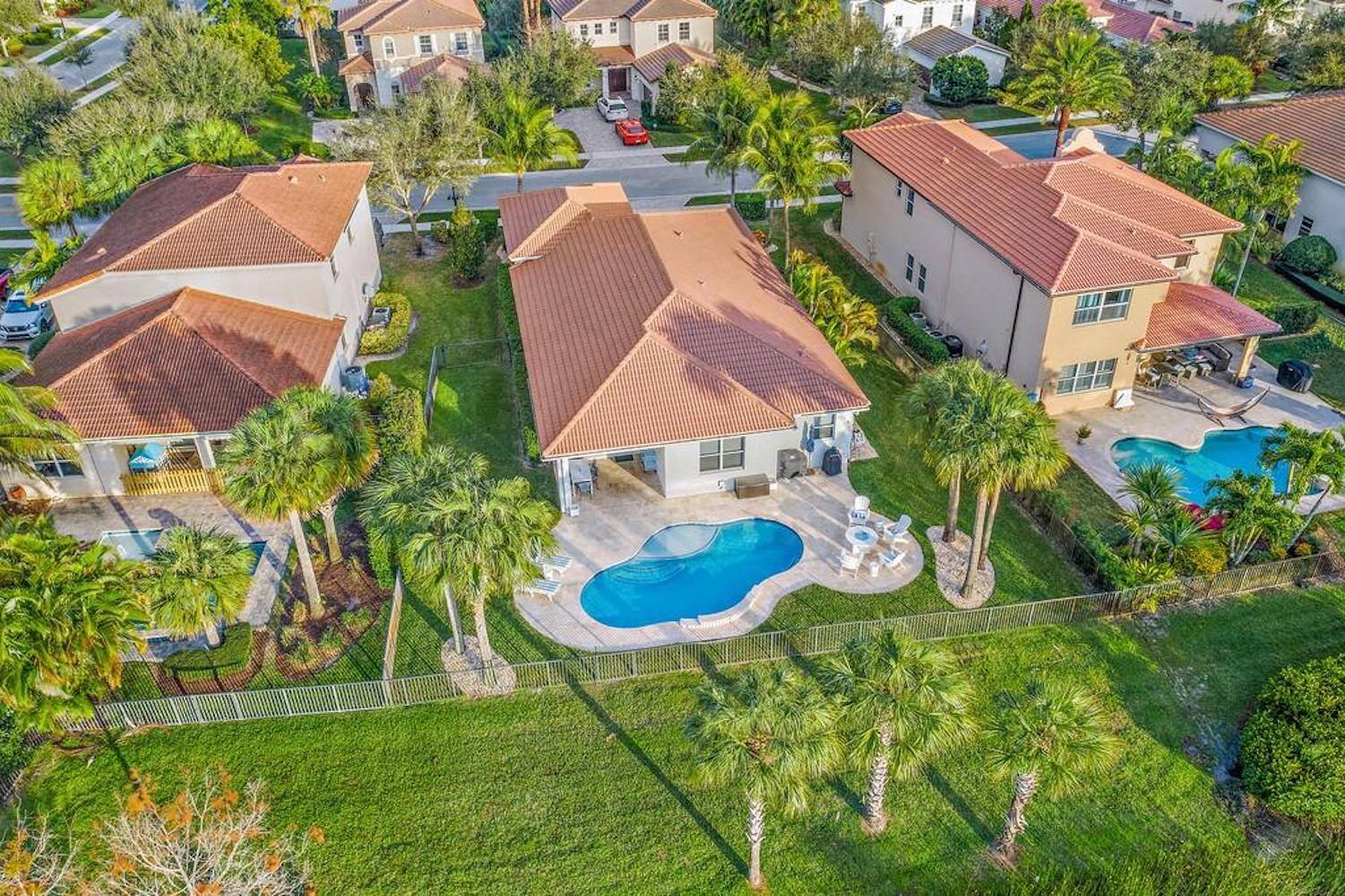 Rialto ~ Jupiter ~ Islander Pool ~ Walnut Travertine ~ Fountain Blue Plaster  (6)